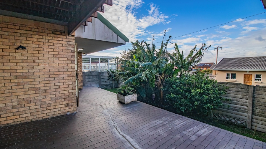 3 Bedroom Property for Sale in Sunrise On Sea Eastern Cape